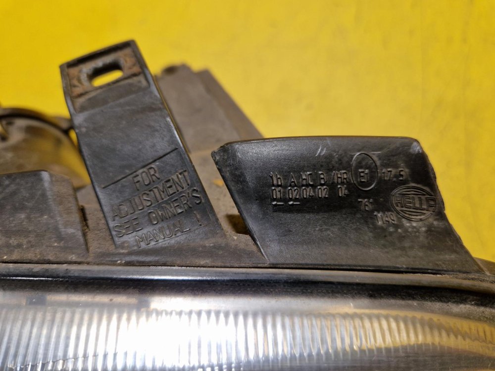 PRAVÉ PŘEDNÍ SVĚTLO VW GOLF IV , BEZ MLHOVKY - 20549