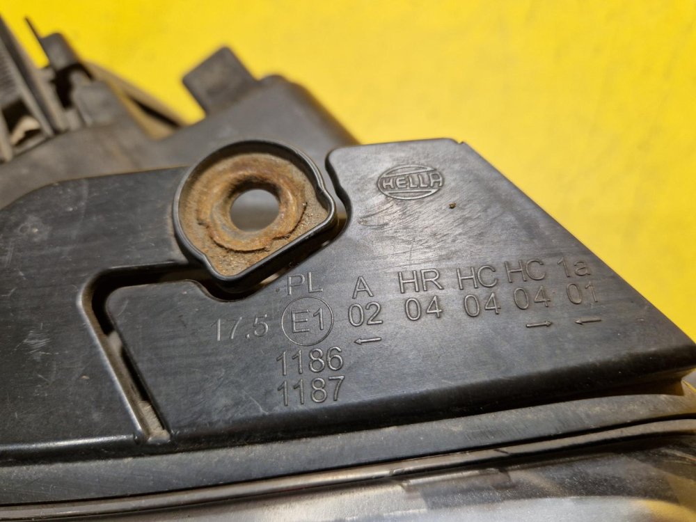 PRAVÉ PŘEDNÍ SVĚTLO VW PASSAT B5.5 - 20550 PRAVÉ PŘEDNÍ SVĚTLO VW PASSAT B5.5 - 20550