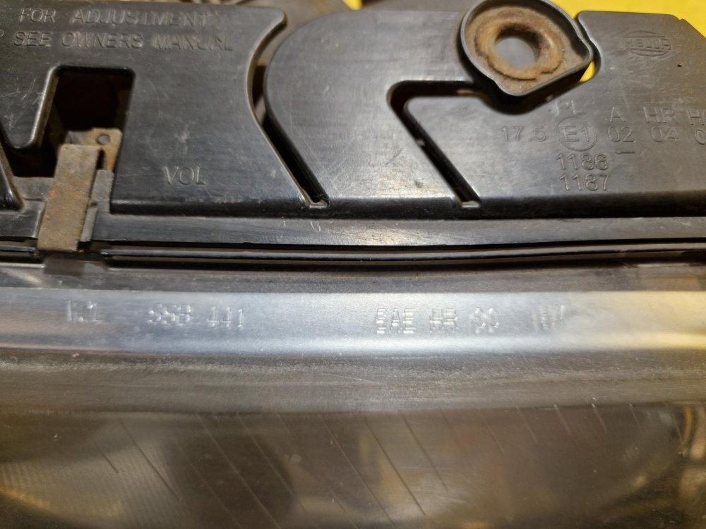 PRAVÉ PŘEDNÍ SVĚTLO VW PASSAT B5.5 - 20550 PRAVÉ PŘEDNÍ SVĚTLO VW PASSAT B5.5 - 20550