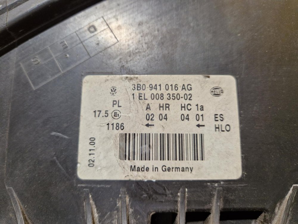 PRAVÉ PŘEDNÍ SVĚTLO VW PASSAT B5.5 - 20550 PRAVÉ PŘEDNÍ SVĚTLO VW PASSAT B5.5 - 20550