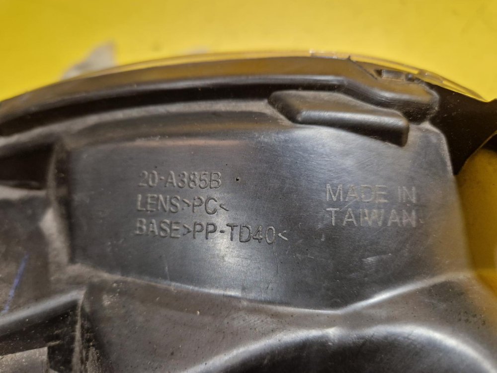 PRAVÉ PŘEDNÍ SVĚTLO VW POLO IV (9N_, 9A_) - 19942