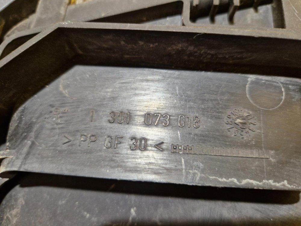 PRAVÉ PŘEDNÍ XENON SVĚTLO BMW 3, E46 - 18723 PRAVÉ PŘEDNÍ XENON SVĚTLO BMW 3, E46 - 18723