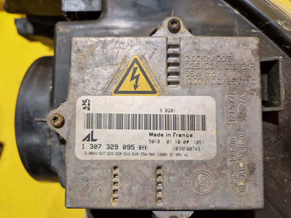 PRAVÉ PŘEDNÍ XENON SVĚTLO PEUGEOT 407 - 20377 PRAVÉ PŘEDNÍ XENON SVĚTLO PEUGEOT 407 - 20377