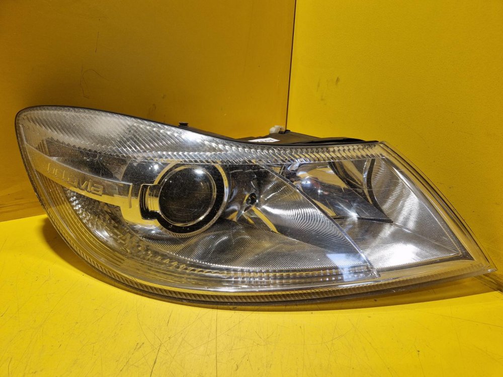 PRAVÉ PŘEDNÍ XENON SVĚTLO ŠKODA OCTAVIA II, FACELIFT - 19375