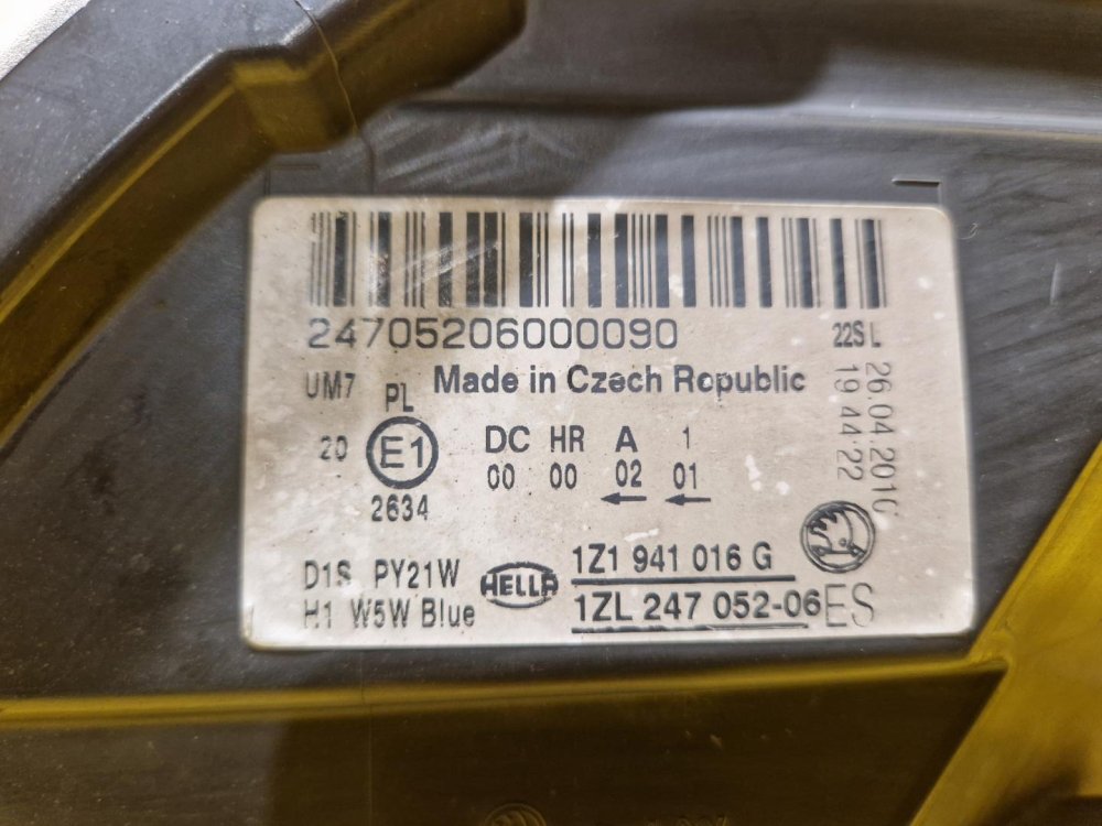 PRAVÉ PŘEDNÍ XENON SVĚTLO ŠKODA OCTAVIA II, FACELIFT - 19375