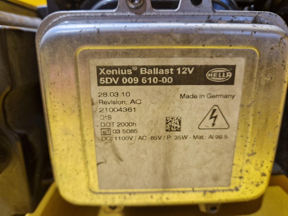 PRAVÉ PŘEDNÍ XENON SVĚTLO ŠKODA OCTAVIA II, FACELIFT - 19375