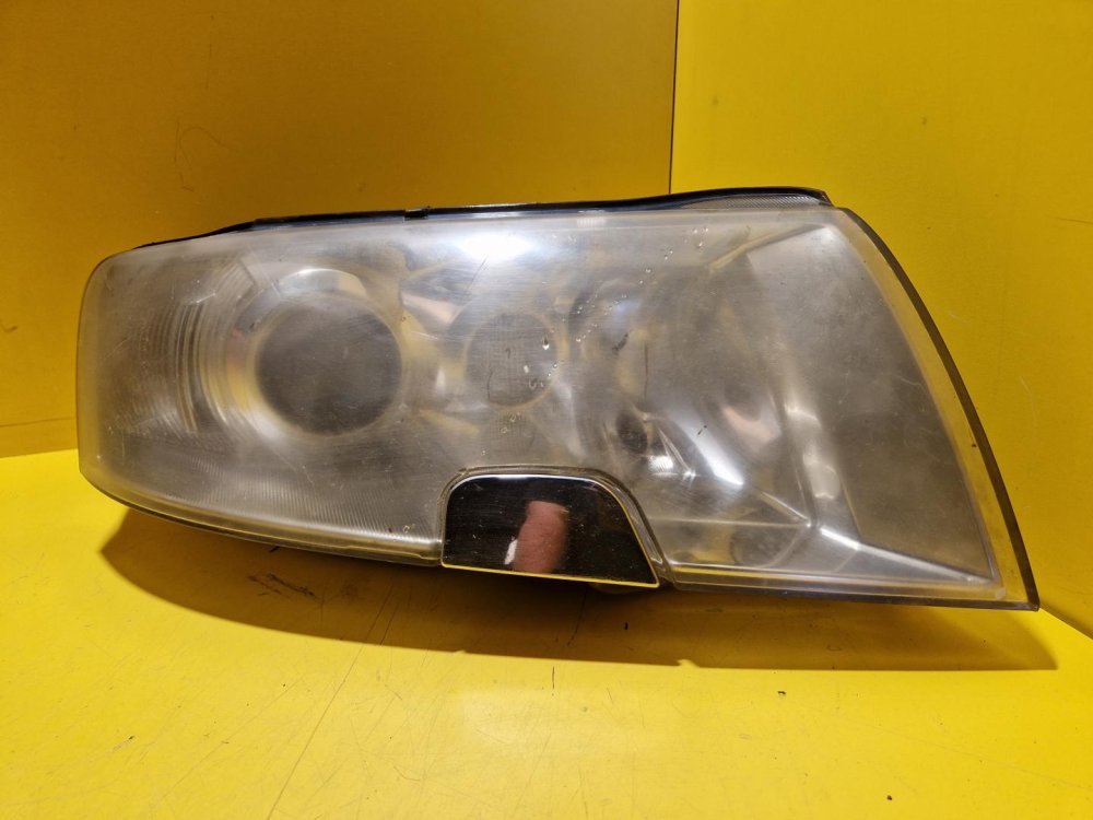 PRAVÉ PŘEDNÍ XENON SVĚTLO ŠKODA SUPERB I  - 18724 PRAVÉ PŘEDNÍ XENON SVĚTLO ŠKODA SUPERB I  - 18724