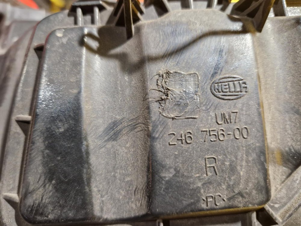 PRAVÉ PŘEDNÍ SVĚTLO ŠKODA SUPERB I  - 18949 PRAVÉ PŘEDNÍ SVĚTLO ŠKODA SUPERB I  - 18949