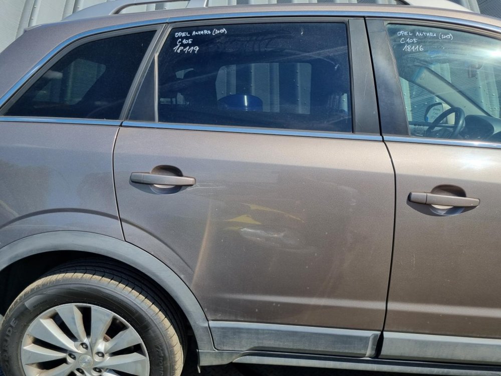 PRAVÉ ZADNÍ DVEŘE OPEL ANTARA , ZLATOSTŘÍBRNÉ C105 - 18119