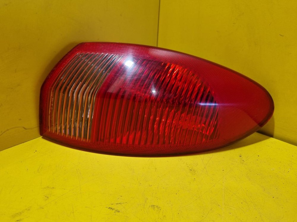 PRAVÉ ZADNÍ SVĚTLO ALFA ROMEO 147 VNĚJŠÍ - 16984