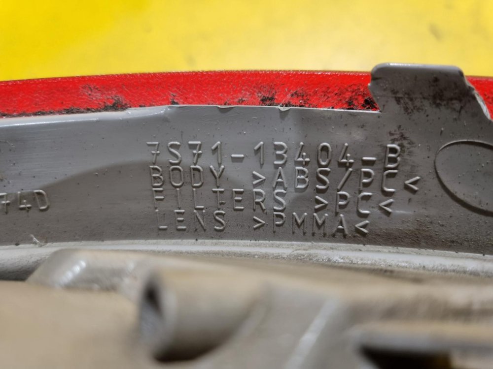 PRAVÉ ZADNÍ SVĚTLO FORD MONDEO IV ( BA7 ), HATCHBACK, VNĚJŠÍ - 16983