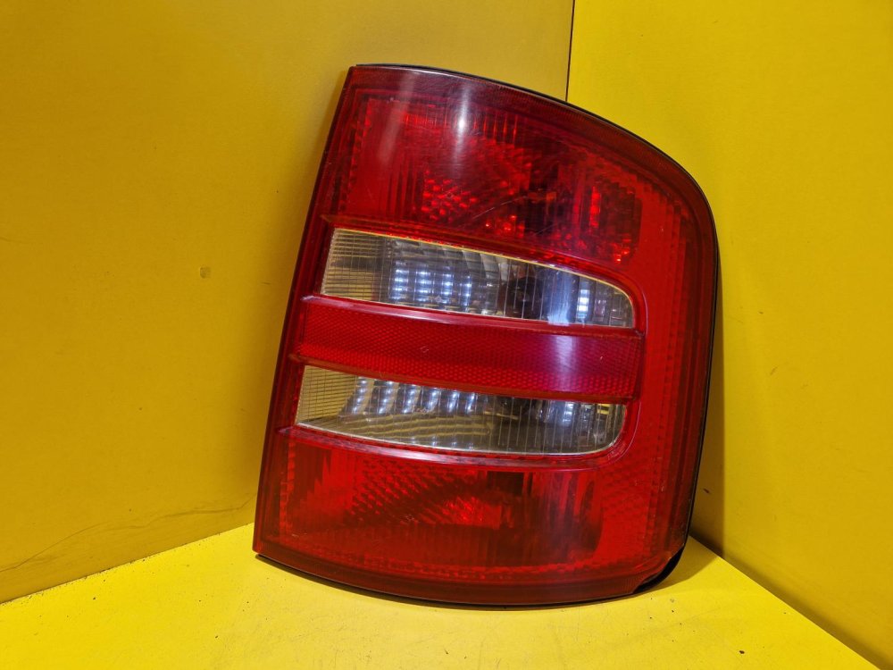 PRAVÉ ZADNÍ SVĚTLO ŠKODA FABIA I KOMBI / SEDAN - 18027