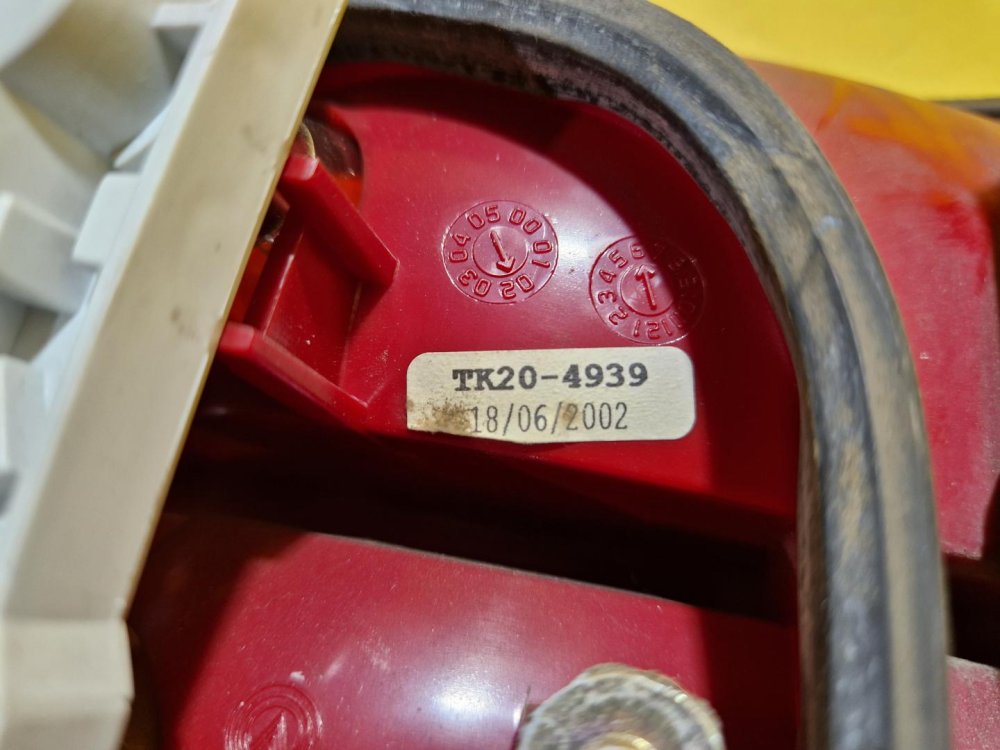 PRAVÉ ZADNÍ SVĚTLO ŠKODA FABIA I KOMBI / SEDAN - 18027