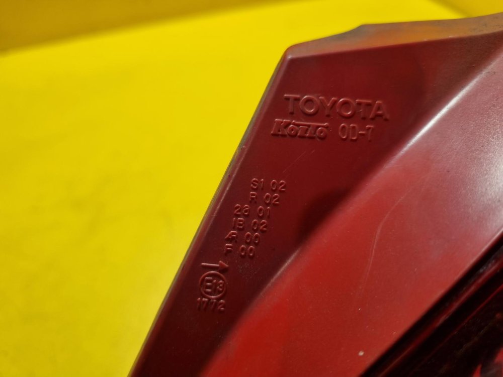 PRAVÉ ZADNÍ SVĚTLO TOYOTA YARIS II - 17659