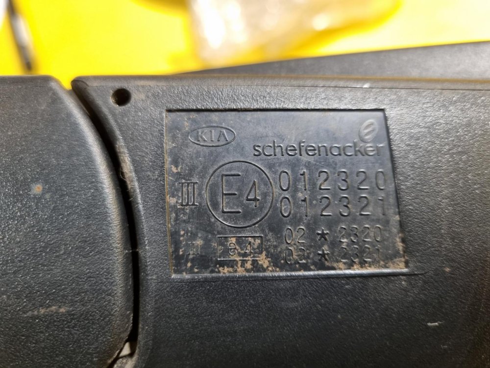 PRAVÉ ZRCÁTKO KIA PICANTO I, ČERNÉ NELAKOVANÉ, MANUÁLNÍ - 17168 PRAVÉ ZRCÁTKO KIA PICANTO I, ČERNÉ NELAKOVANÉ, MANUÁLNÍ - 17168