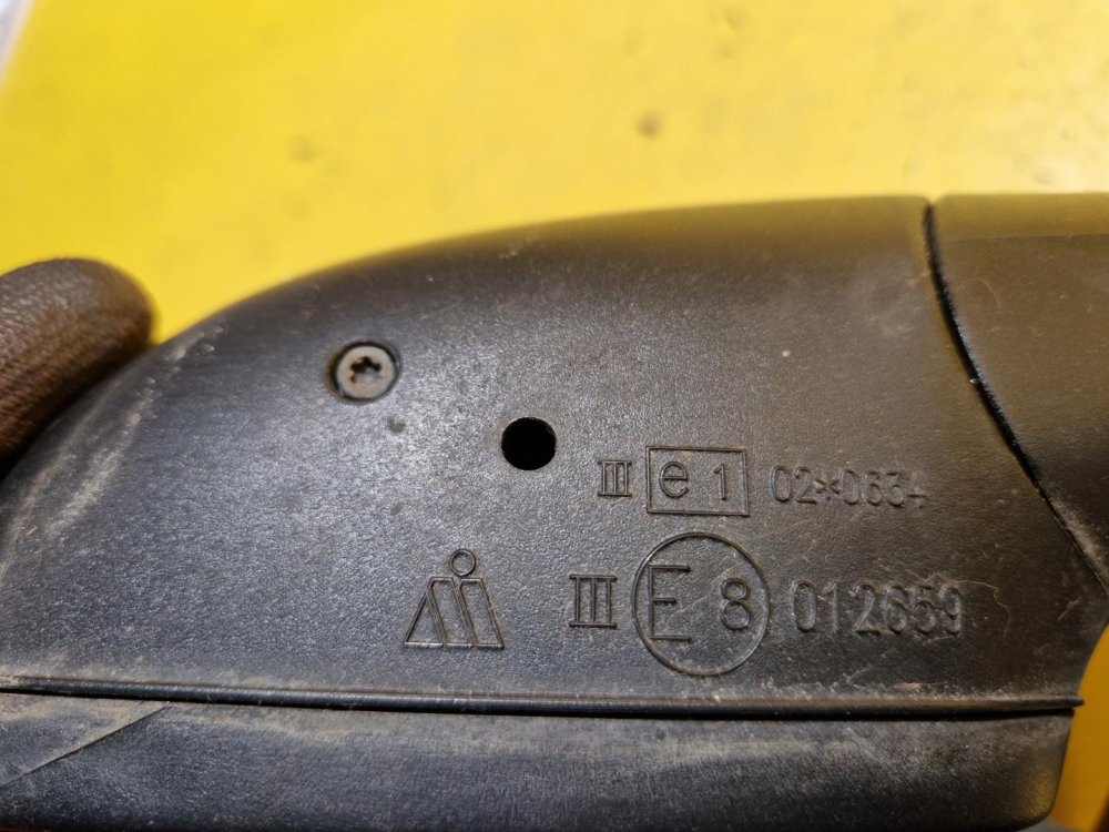 PRAVÉ ZRCÁTKO ŠKODA FABIA I , ČERNÉ NELAKOVANÉ, KRÁTKÉ , MANUÁLNÍ - 19607 PRAVÉ ZRCÁTKO ŠKODA FABIA I , ČERNÉ NELAKOVANÉ, KRÁTKÉ , MANUÁLNÍ - 19607