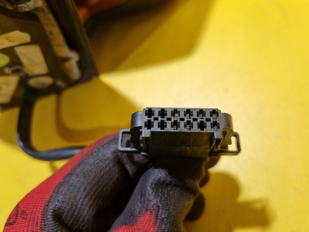 PRAVÉ ZRCÁTKO ŠKODA OCTAVIA II, ČERVENÉ, DLOUHÉ , ELEKTRICKÉ - 18020