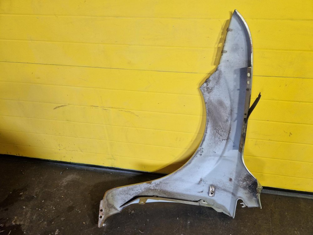 PRAVÝ PŘEDNÍ BLATNÍK FORD FOCUS II, ZLATOSTŘÍBRNÝ 13 - 19805