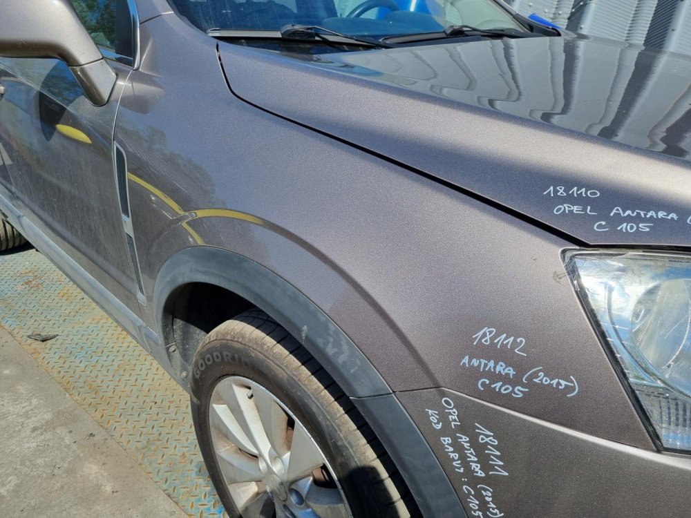 PRAVÝ PŘEDNÍ BLATNÍK OPEL ANTARA , ZLATOSTŘÍBRNÝ C105 - 18112