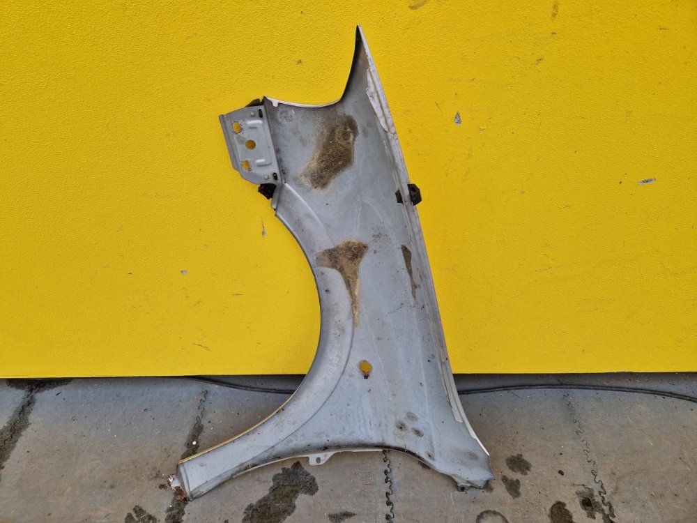 PRAVÝ PŘEDNÍ BLATNÍK OPEL ASTRA G, STŘÍBRNÝ - 17704