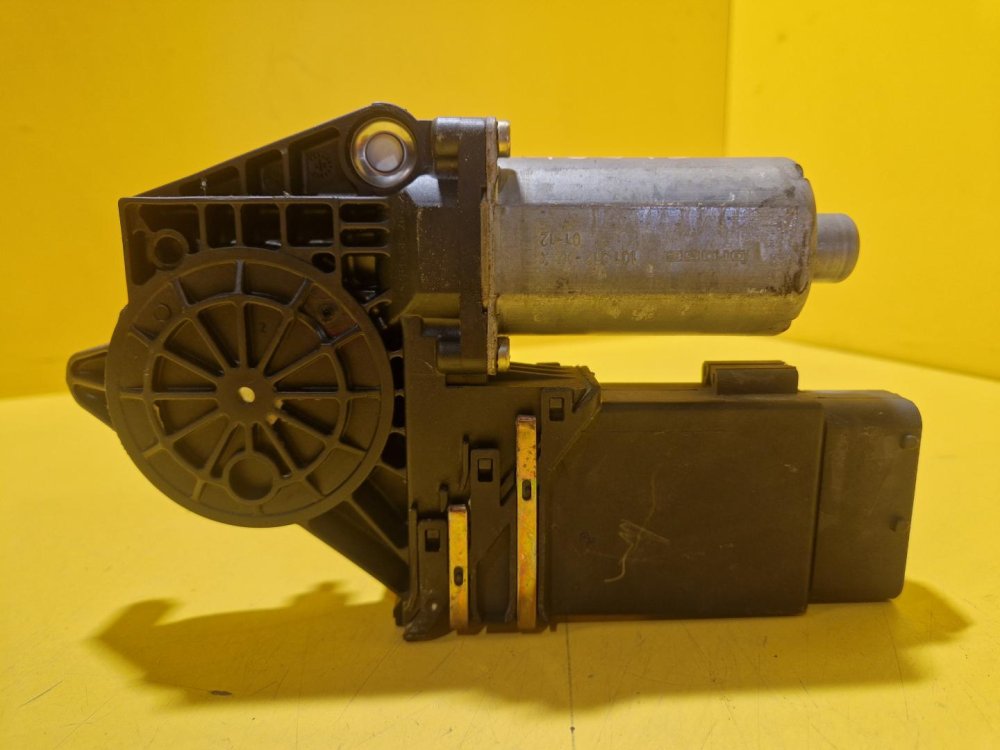 PRAVÝ PŘEDNÍ MOTOREK STAHOVAČKY OKNA 0130821730 ŠKODA OCTAVIA I - 18673 PRAVÝ PŘEDNÍ MOTOREK STAHOVAČKY OKNA 0130821730 ŠKODA OCTAVIA I - 18673