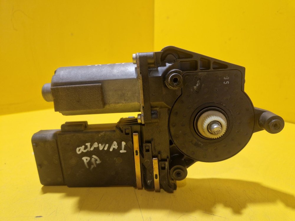 PRAVÝ PŘEDNÍ MOTOREK STAHOVAČKY OKNA 0130821730 ŠKODA OCTAVIA I - 18673 PRAVÝ PŘEDNÍ MOTOREK STAHOVAČKY OKNA 0130821730 ŠKODA OCTAVIA I - 18673