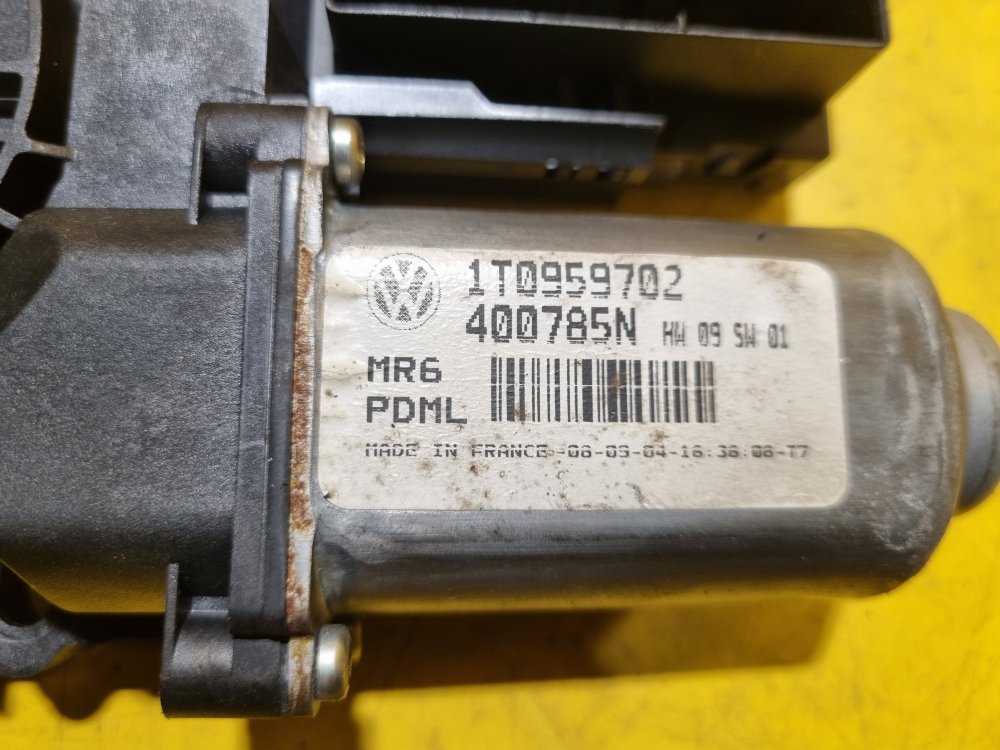 PRAVÝ PŘEDNÍ MOTOREK STAHOVAČKY OKNA 1T0959702 S JEDNOTKOU 1K0959792C - ŠKODA OCTAVIA II / VW TOURAN I, PASSAT B6, GOLF V.../ SEAT ALTEA, TOLEDO... - 17608 PRAVÝ PŘEDNÍ MOTOREK STAHOVAČKY OKNA 1T0959702 S JEDNOTKOU 1K0959792C - ŠKODA OCTAVIA II / VW TOURAN I, PASSAT B6, GOLF V.../ SEAT ALTEA, TOLEDO... - 17608