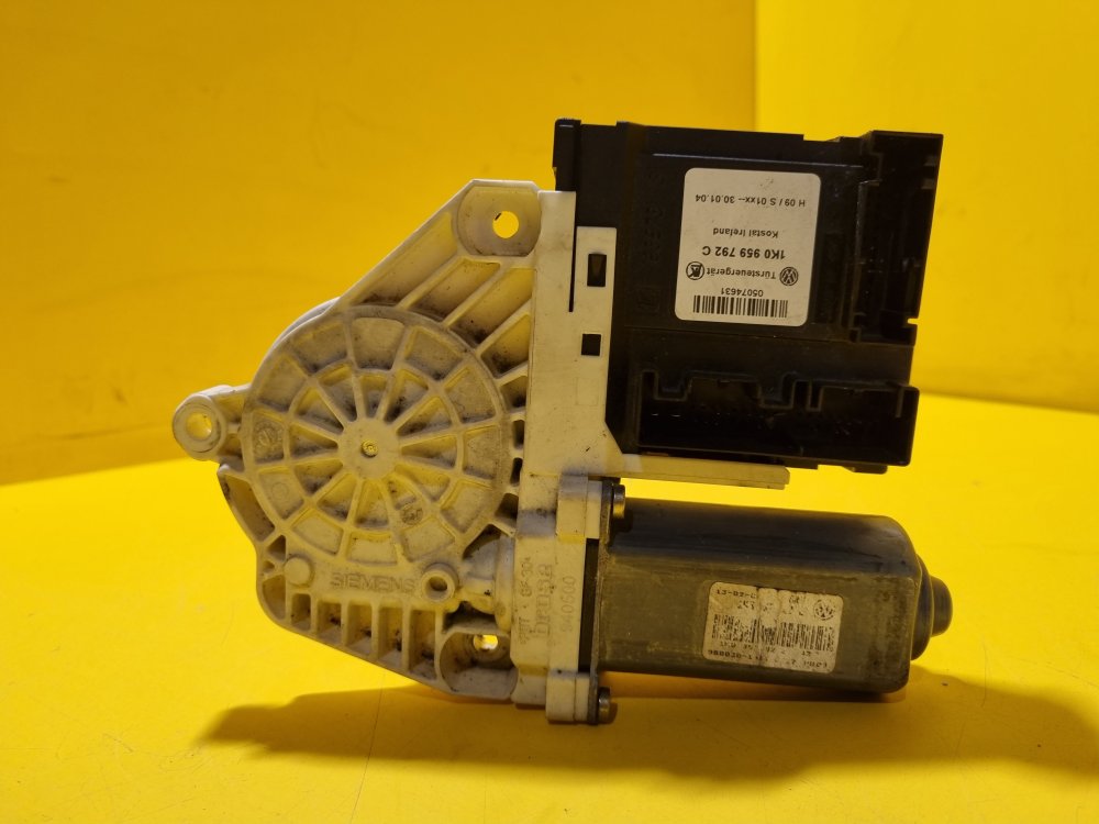 PRAVÝ PŘEDNÍ MOTOREK STAHOVAČKY OKNA 1T0959702 S JEDNOTKOU 1K0959792C - ŠKODA OCTAVIA II / VW TOURAN I, PASSAT B6, GOLF V.../ SEAT ALTEA, TOLEDO... - 17649 PRAVÝ PŘEDNÍ MOTOREK STAHOVAČKY OKNA 1T0959702 S JEDNOTKOU 1K0959792C - ŠKODA OCTAVIA II / VW TOURAN I, PASSAT B6, GOLF V.../ SEAT ALTEA, TOLEDO... - 17649