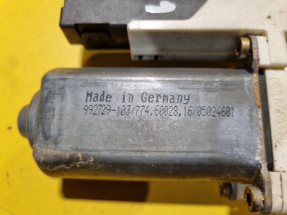 PRAVÝ PŘEDNÍ MOTOREK STAHOVAČKY OKNA 1T0959702 S JEDNOTKOU 1K0959792C - ŠKODA OCTAVIA II / VW TOURAN I, PASSAT B6, GOLF V.../ SEAT ALTEA, TOLEDO... - 17649 PRAVÝ PŘEDNÍ MOTOREK STAHOVAČKY OKNA 1T0959702 S JEDNOTKOU 1K0959792C - ŠKODA OCTAVIA II / VW TOURAN I, PASSAT B6, GOLF V.../ SEAT ALTEA, TOLEDO... - 17649