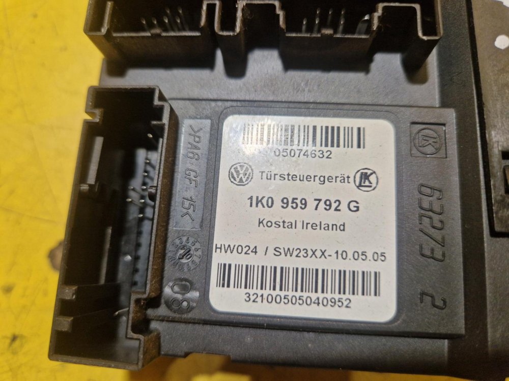 PRAVÝ PŘEDNÍ MOTOREK STAHOVAČKY OKNA 1T0959702B S JEDNOTKOU 1K0959792G - ŠKODA OCTAVIA II / VW TOURAN I, PASSAT B6, GOLF V.../ SEAT ALTEA, TOLEDO... - 18679 PRAVÝ PŘEDNÍ MOTOREK STAHOVAČKY OKNA 1T0959702B S JEDNOTKOU 1K0959792G - ŠKODA OCTAVIA II / VW TOURAN I, PASSAT B6, GOLF V.../ SEAT ALTEA, TOLEDO... - 18679