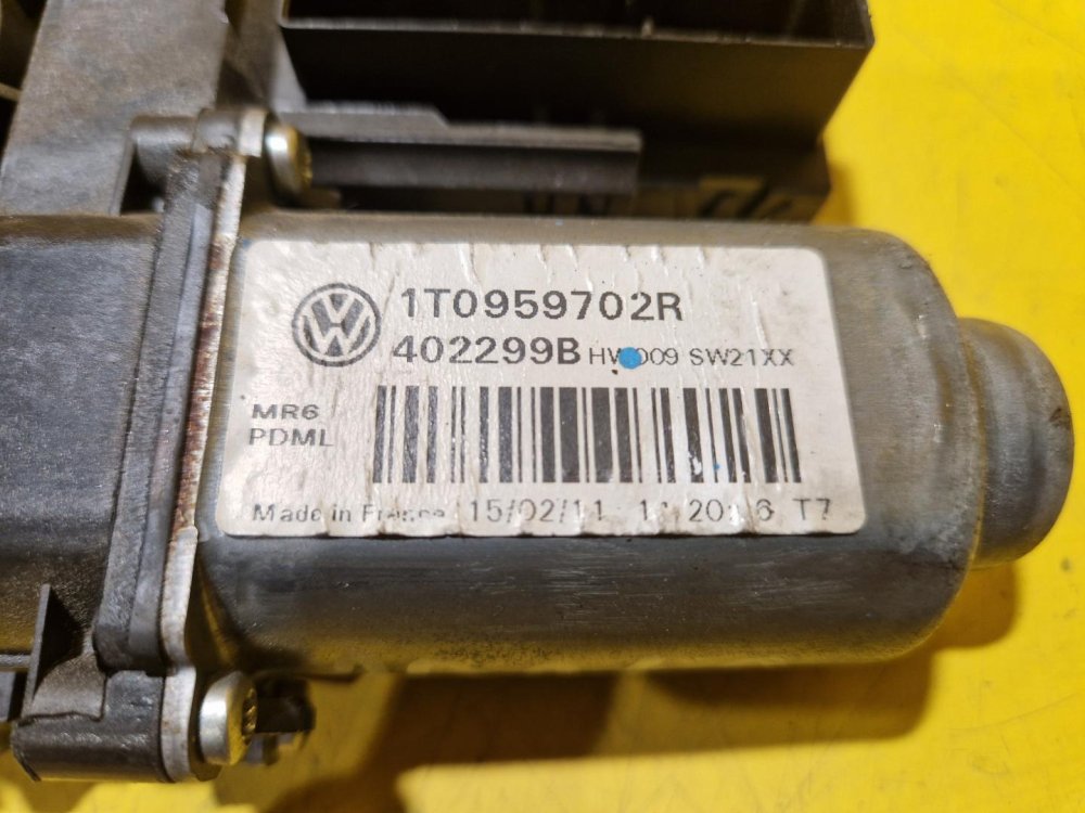 PRAVÝ PŘEDNÍ MOTOREK STAHOVAČKY OKNA 1T0959702R S JEDNOTKOU 5K0959792 - ŠKODA OCTAVIA II / VW TOURAN I, GOLF V.../ SEAT LEON II - FACELIFT - 20343 PRAVÝ PŘEDNÍ MOTOREK STAHOVAČKY OKNA 1T0959702R S JEDNOTKOU 5K0959792 - ŠKODA OCTAVIA II / VW TOURAN I, GOLF V.../ SEAT LEON II - FACELIFT - 20343