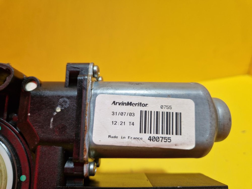 PRAVÝ PŘEDNÍ MOTOREK STAHOVAČKY OKNA 6Q1959802A ŠKODA FABIA I - 15938 PRAVÝ PŘEDNÍ MOTOREK STAHOVAČKY OKNA 6Q1959802A ŠKODA FABIA I - 15938