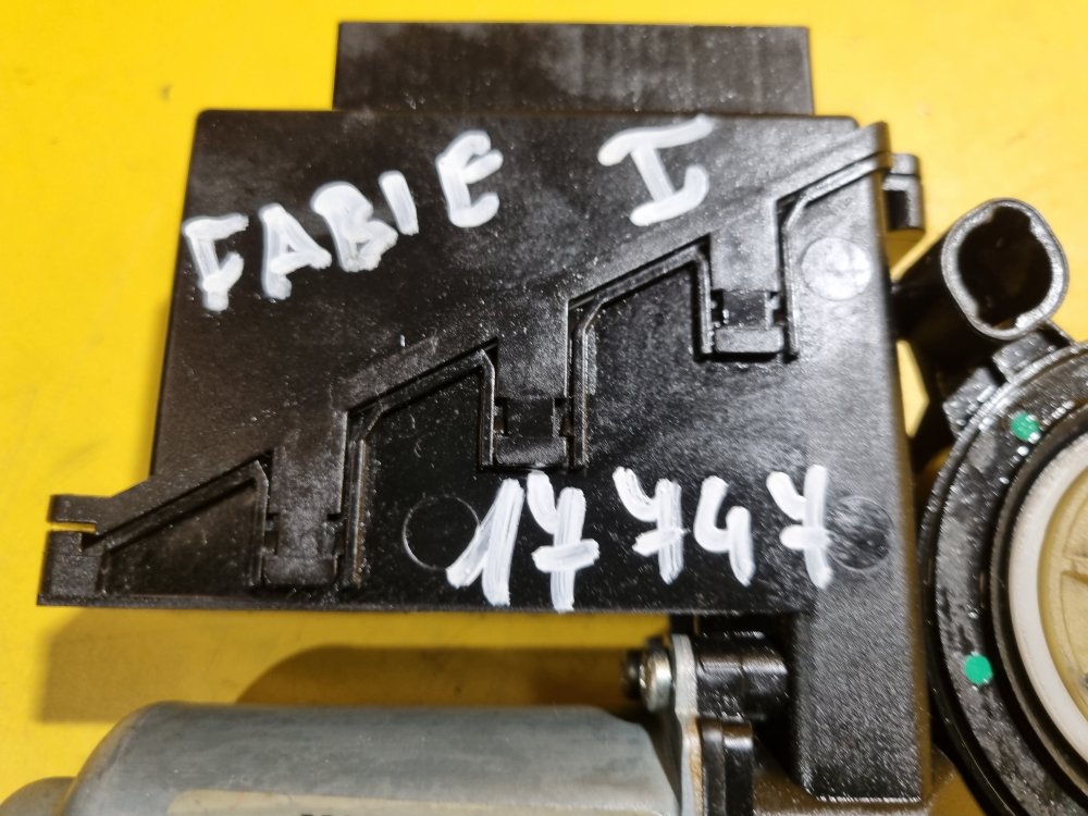 PRAVÝ PŘEDNÍ MOTOREK STAHOVAČKY OKNA 6Q1959802A ŠKODA FABIA I, FABIA II, ROOMSTER / VW POLO IV / SEAT IBIZA III, CORDOBA II - 17747 PRAVÝ PŘEDNÍ MOTOREK STAHOVAČKY OKNA 6Q1959802A ŠKODA FABIA I, FABIA II, ROOMSTER / VW POLO IV / SEAT IBIZA III, CORDOBA II - 17747