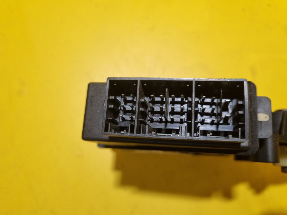 PRAVÝ PŘEDNÍ MOTOREK STAHOVAČKY OKNA 6Q1959802A ŠKODA FABIA I, FABIA II, ROOMSTER / VW POLO IV / SEAT IBIZA III, CORDOBA II - 17753