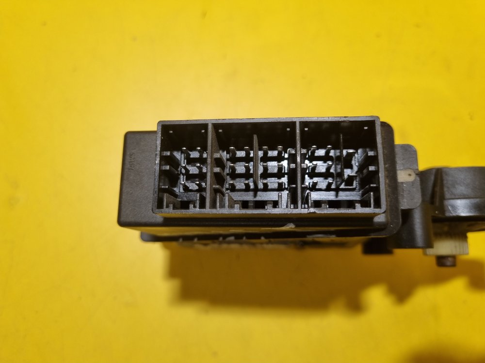 PRAVÝ PŘEDNÍ MOTOREK STAHOVAČKY OKNA 6Q1959802A ŠKODA FABIA I, FABIA II, ROOMSTER / VW POLO IV / SEAT IBIZA III, CORDOBA II - 17755 PRAVÝ PŘEDNÍ MOTOREK STAHOVAČKY OKNA 6Q1959802A ŠKODA FABIA I, FABIA II, ROOMSTER / VW POLO IV / SEAT IBIZA III, CORDOBA II - 17755