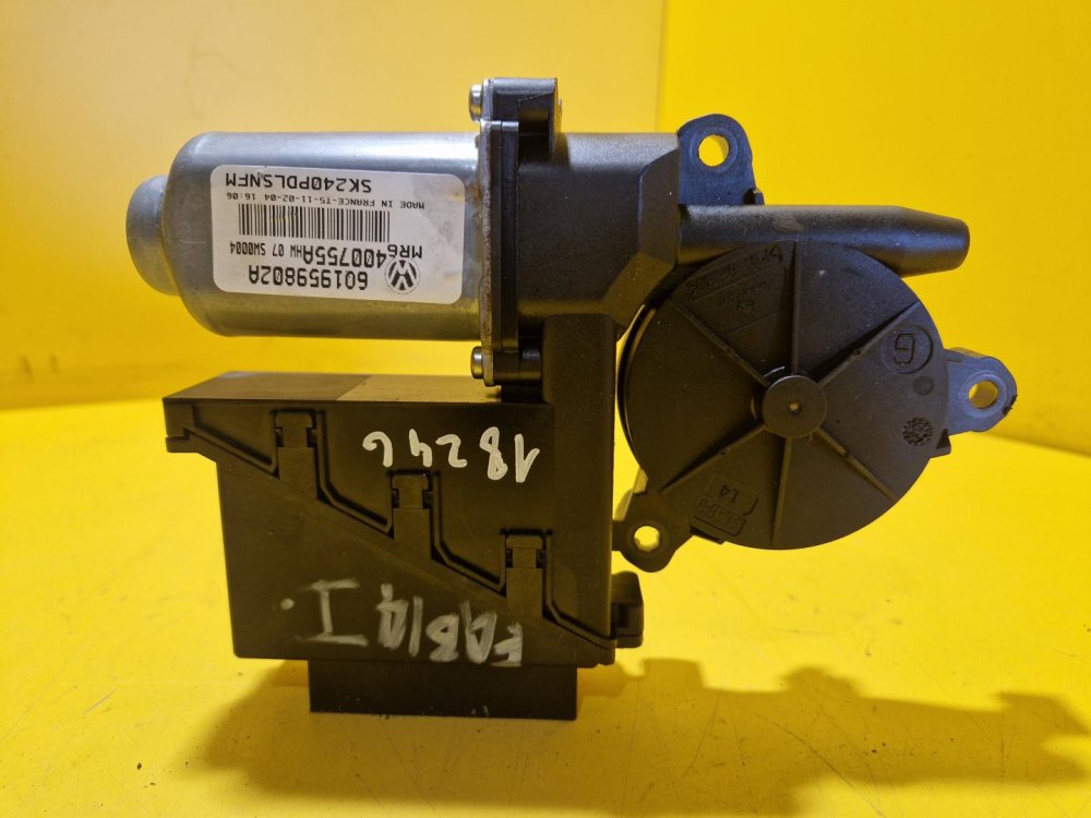 PRAVÝ PŘEDNÍ MOTOREK STAHOVAČKY OKNA 6Q1959802A ŠKODA FABIA I, FABIA II, ROOMSTER / VW POLO IV / SEAT IBIZA III, CORDOBA II - 18246