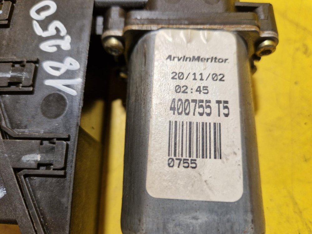 PRAVÝ PŘEDNÍ MOTOREK STAHOVAČKY OKNA 6Q1959802A ŠKODA FABIA I, FABIA II, ROOMSTER / VW POLO IV / SEAT IBIZA III, CORDOBA II - 18250