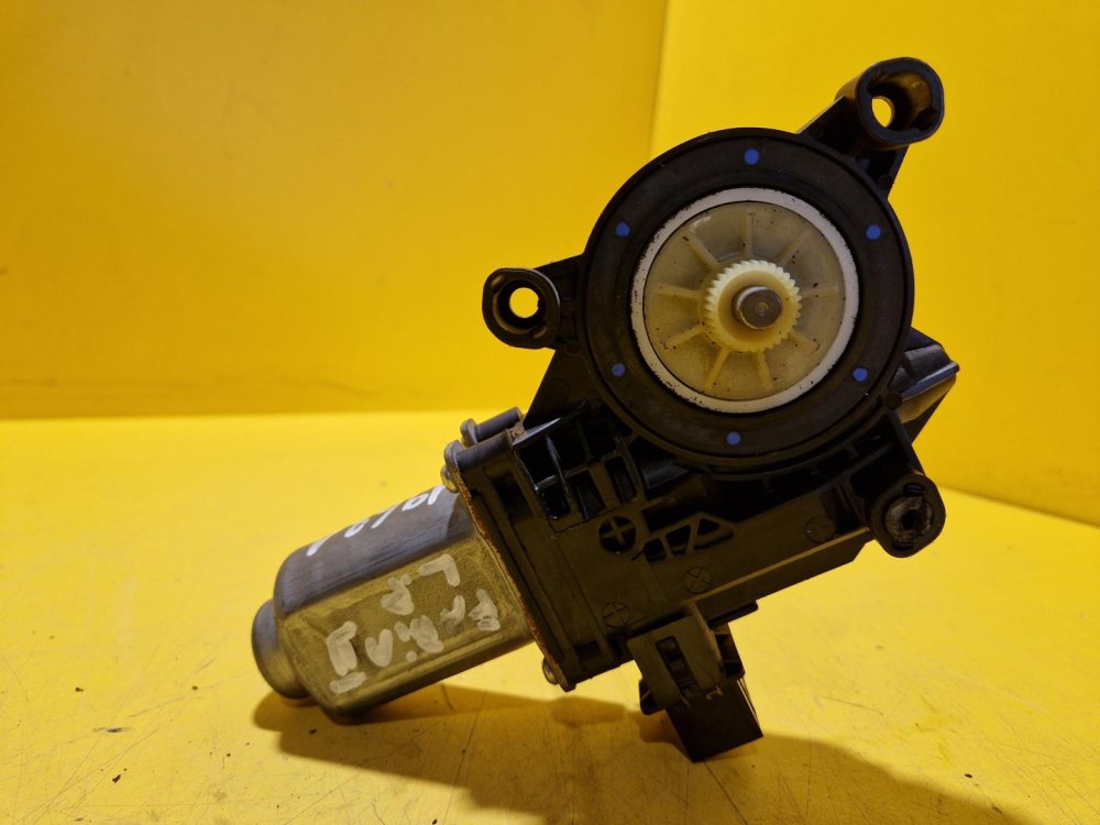 PRAVÝ PŘEDNÍ MOTOREK STAHOVAČKY OKNA 6R0959801M ŠKODA FABIA II, ROOMSTER / VW POLO IV / SEAT IBIZA IV - 19681 PRAVÝ PŘEDNÍ MOTOREK STAHOVAČKY OKNA 6R0959801M ŠKODA FABIA II, ROOMSTER / VW POLO IV / SEAT IBIZA IV - 19681