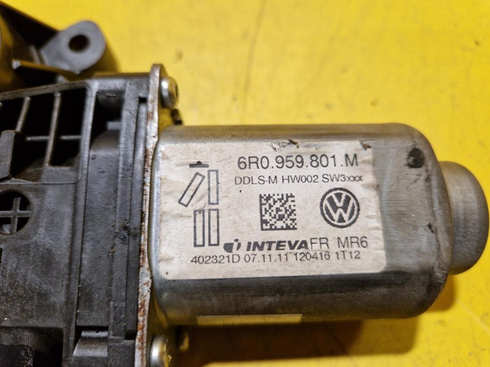 PRAVÝ PŘEDNÍ MOTOREK STAHOVAČKY OKNA 6R0959801M ŠKODA FABIA II, ROOMSTER / VW POLO IV / SEAT IBIZA IV - 19681 PRAVÝ PŘEDNÍ MOTOREK STAHOVAČKY OKNA 6R0959801M ŠKODA FABIA II, ROOMSTER / VW POLO IV / SEAT IBIZA IV - 19681