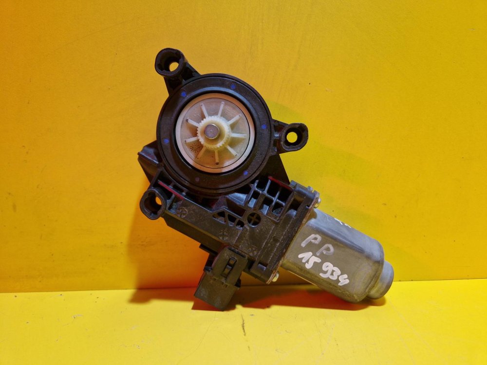 PRAVÝ PŘEDNÍ MOTOREK STAHOVAČKY OKNA 6R0959802P ŠKODA FABIA II, ROOMSTER / VW POLO IV / SEAT IBIZA IV - 15934 PRAVÝ PŘEDNÍ MOTOREK STAHOVAČKY OKNA 6R0959802P ŠKODA FABIA II, ROOMSTER / VW POLO IV / SEAT IBIZA IV - 15934