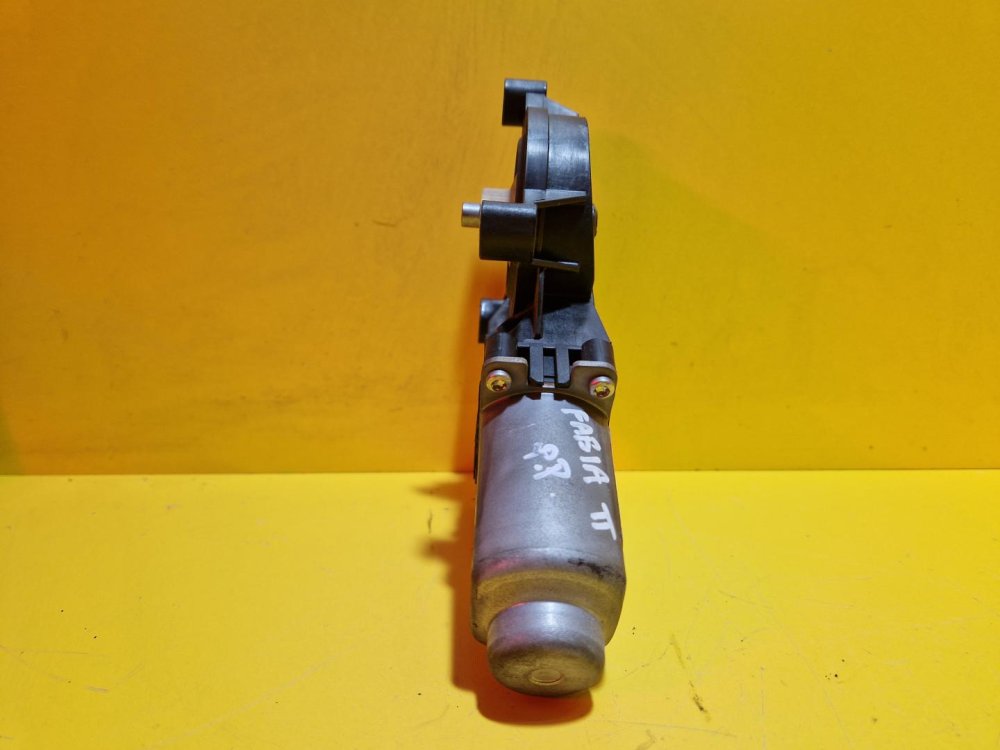 PRAVÝ PŘEDNÍ MOTOREK STAHOVAČKY OKNA 6R0959802P ŠKODA FABIA II, ROOMSTER / VW POLO IV / SEAT IBIZA IV - 15934 PRAVÝ PŘEDNÍ MOTOREK STAHOVAČKY OKNA 6R0959802P ŠKODA FABIA II, ROOMSTER / VW POLO IV / SEAT IBIZA IV - 15934