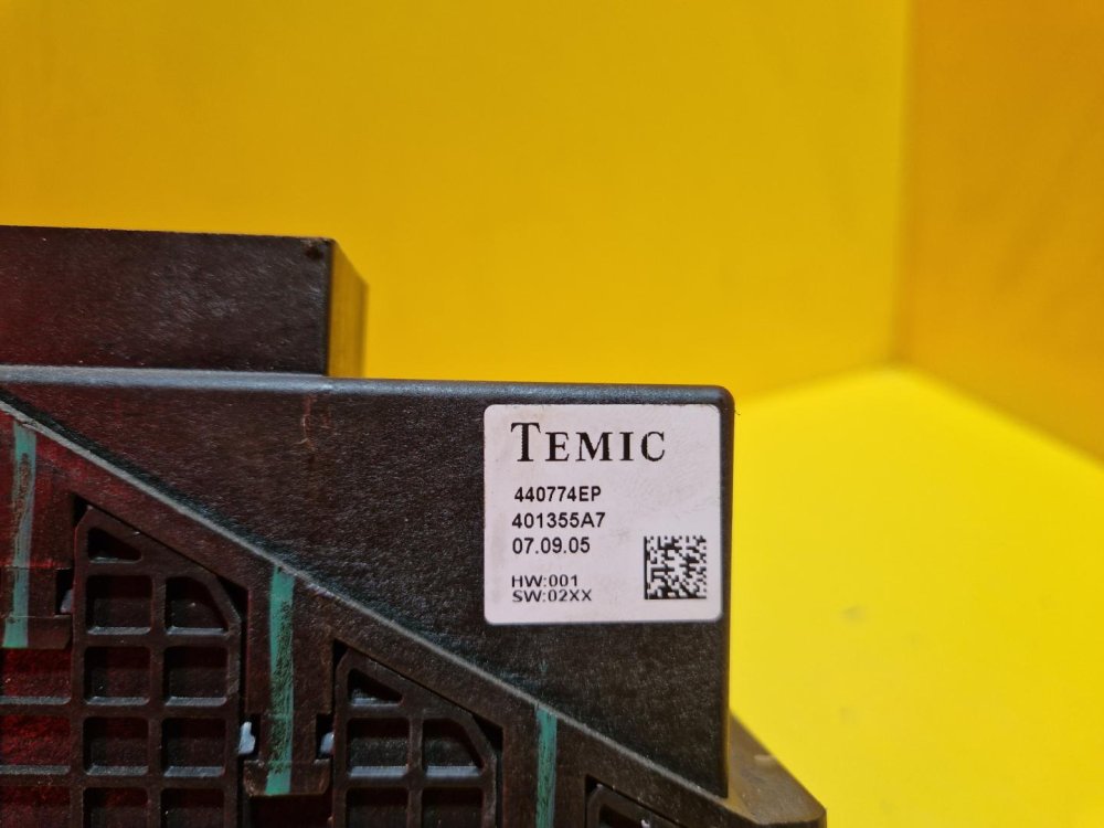 PRAVÝ PŘEDNÍ MOTOREK STAHOVAČKY OKNA 6Y1959802 ŠKODA FABIA I, FABIA II, ROOMSTER / VW POLO IV / SEAT IBIZA III, CORDOBA II - 15939 PRAVÝ PŘEDNÍ MOTOREK STAHOVAČKY OKNA 6Y1959802 ŠKODA FABIA I, FABIA II, ROOMSTER / VW POLO IV / SEAT IBIZA III, CORDOBA II - 15939