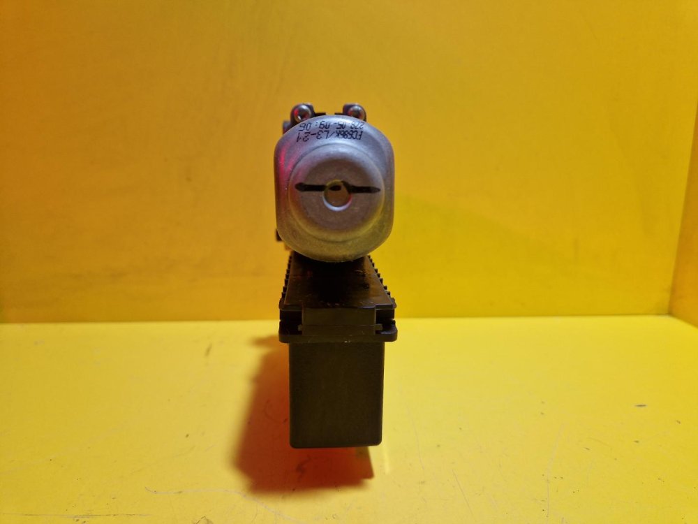 PRAVÝ PŘEDNÍ MOTOREK STAHOVAČKY OKNA 6Y1959802 ŠKODA FABIA I, FABIA II, ROOMSTER / VW POLO IV / SEAT IBIZA III, CORDOBA II - 15939 PRAVÝ PŘEDNÍ MOTOREK STAHOVAČKY OKNA 6Y1959802 ŠKODA FABIA I, FABIA II, ROOMSTER / VW POLO IV / SEAT IBIZA III, CORDOBA II - 15939