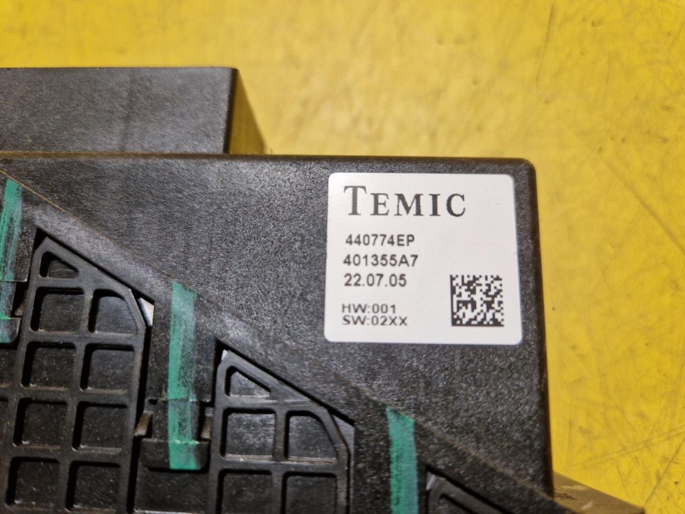 PRAVÝ PŘEDNÍ MOTOREK STAHOVAČKY OKNA 6Y1959802 ŠKODA FABIA I, FABIA II, ROOMSTER / VW POLO IV / SEAT IBIZA III, CORDOBA II - 19704 PRAVÝ PŘEDNÍ MOTOREK STAHOVAČKY OKNA 6Y1959802 ŠKODA FABIA I, FABIA II, ROOMSTER / VW POLO IV / SEAT IBIZA III, CORDOBA II - 19704