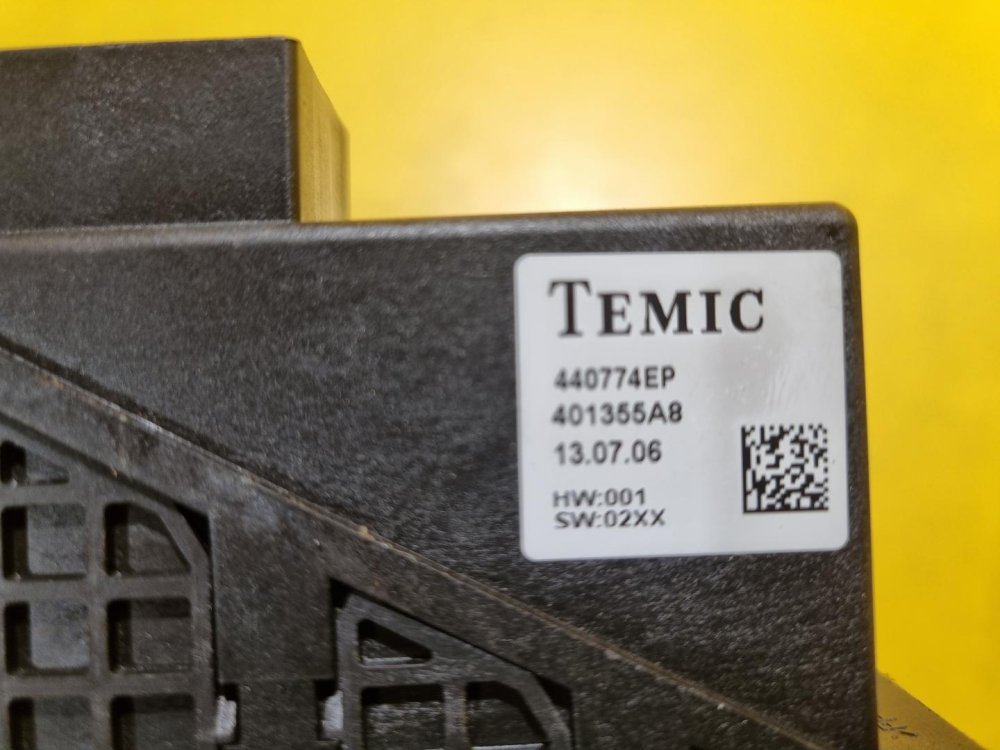 PRAVÝ PŘEDNÍ MOTOREK STAHOVAČKY OKNA 6Y2959801 ŠKODA FABIA I, FABIA II, ROOMSTER / VW POLO IV / SEAT IBIZA III, CORDOBA II - 17686 PRAVÝ PŘEDNÍ MOTOREK STAHOVAČKY OKNA 6Y2959801 ŠKODA FABIA I, FABIA II, ROOMSTER / VW POLO IV / SEAT IBIZA III, CORDOBA II - 17686