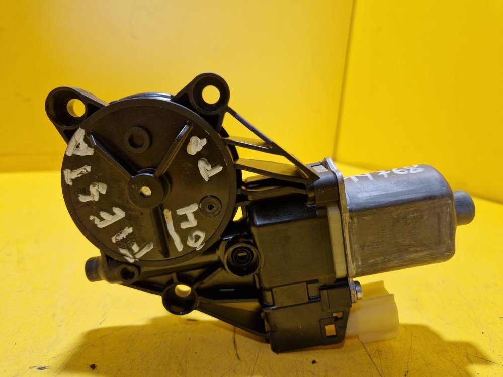 PRAVÝ PŘEDNÍ MOTOREK STAHOVAČKY OKNA - 0130822407 - FORD FIESTA VI MK6 - 19768 PRAVÝ PŘEDNÍ MOTOREK STAHOVAČKY OKNA - 0130822407 - FORD FIESTA VI MK6 - 19768