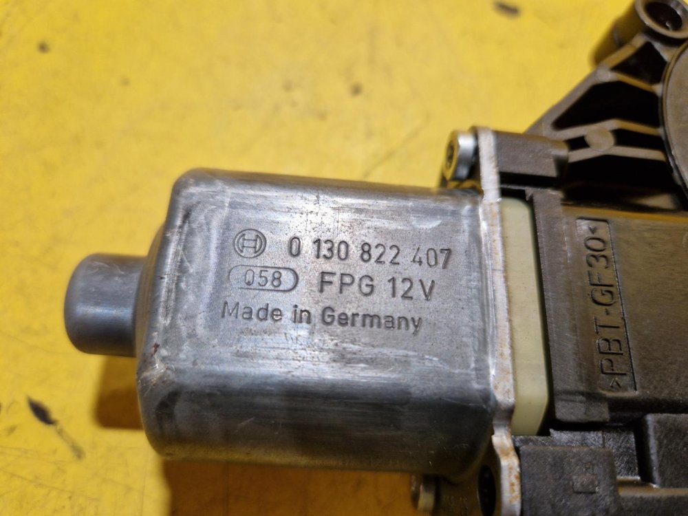 PRAVÝ PŘEDNÍ MOTOREK STAHOVAČKY OKNA - 0130822407 - FORD FIESTA VI MK6 - 19768 PRAVÝ PŘEDNÍ MOTOREK STAHOVAČKY OKNA - 0130822407 - FORD FIESTA VI MK6 - 19768