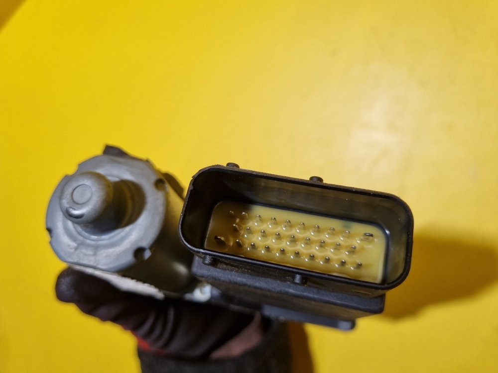 PRAVÝ PŘEDNÍ MOTOREK STAHOVAČKY OKNA 0130821730 ŠKODA OCTAVIA I - 17648 PRAVÝ PŘEDNÍ MOTOREK STAHOVAČKY OKNA 0130821730 ŠKODA OCTAVIA I - 17648