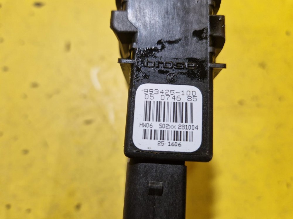 PRAVÝ ZADNÍ MOTOREK STAHOVAČKY OKNA 1K0959704B - ŠKODA OCTAVIA II / VW GOLF V, TOURAN I / SEAT ALTEA, TOLEDO III - 20535 PRAVÝ ZADNÍ MOTOREK STAHOVAČKY OKNA 1K0959704B - ŠKODA OCTAVIA II / VW GOLF V, TOURAN I / SEAT ALTEA, TOLEDO III - 20535