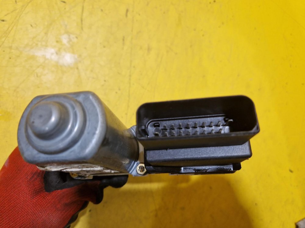 PRAVÝ ZADNÍ MOTOREK STAHOVAČKY OKNA 1K0959704B - ŠKODA OCTAVIA II / VW GOLF V, TOURAN I / SEAT ALTEA, TOLEDO III - 20535 PRAVÝ ZADNÍ MOTOREK STAHOVAČKY OKNA 1K0959704B - ŠKODA OCTAVIA II / VW GOLF V, TOURAN I / SEAT ALTEA, TOLEDO III - 20535